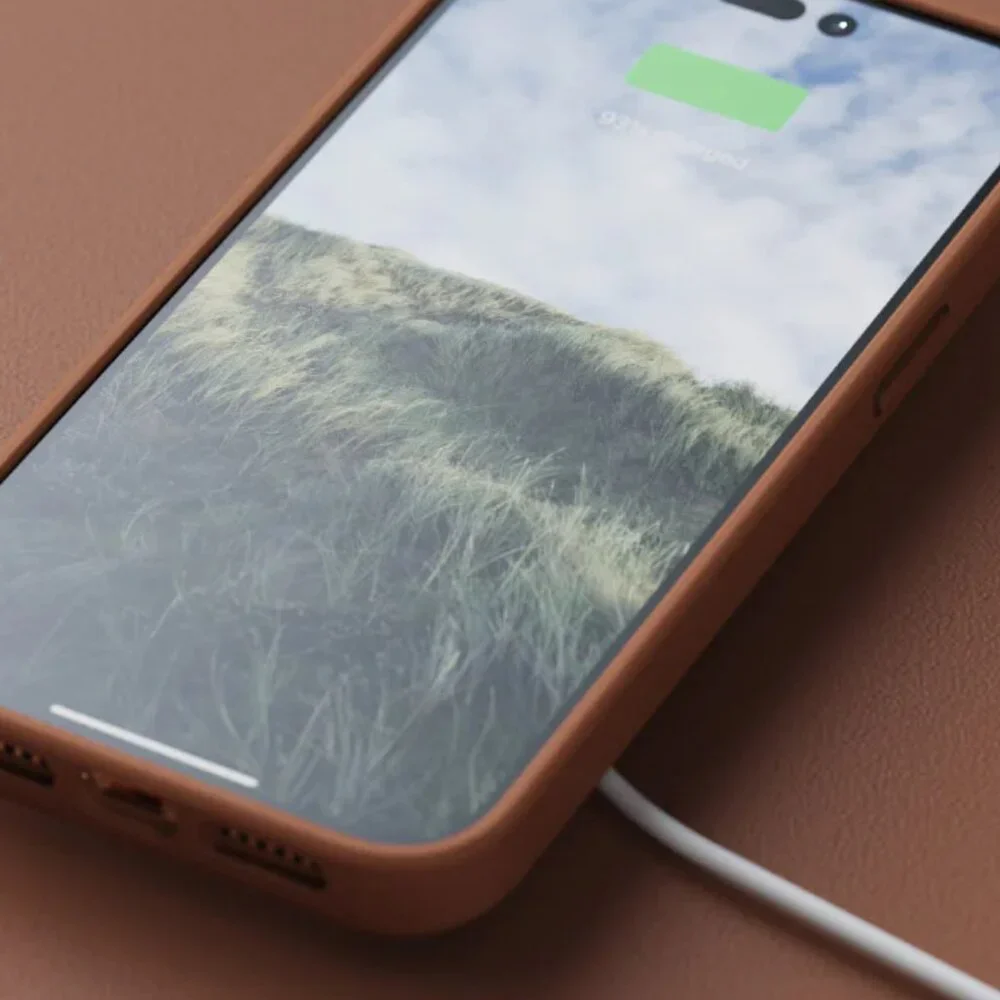 Njord by ELEMENTS iPhone 14 Pro / Pro Max Luxury Suede Comfort+ Case - Camel